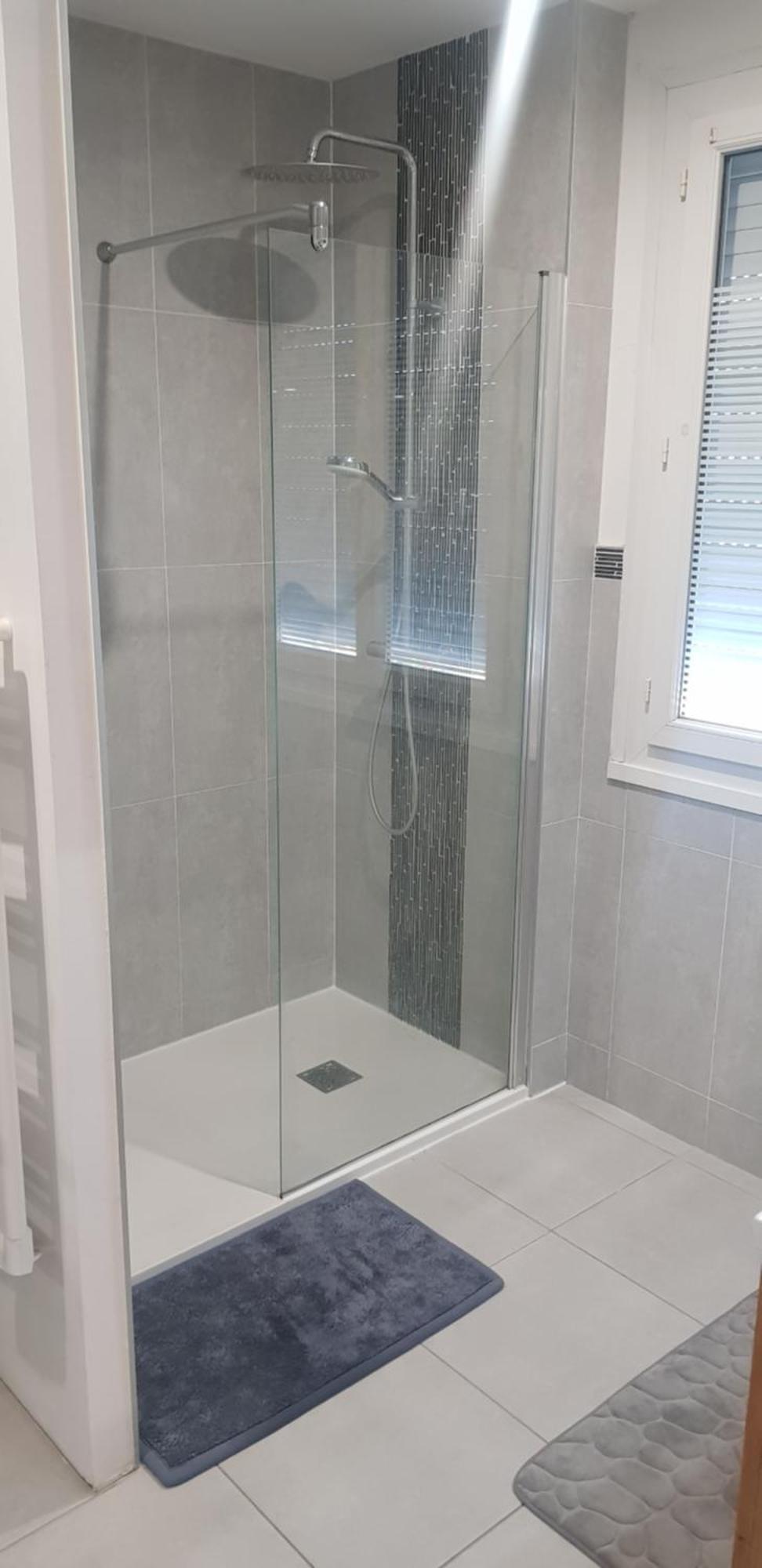 Grande chambre avec salle de bain privée Le Mans Esterno foto